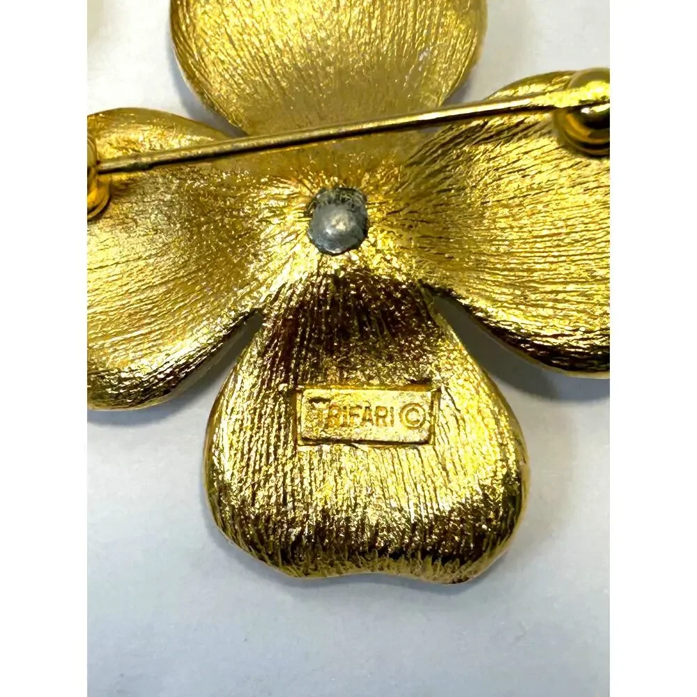 CROWN TRIFARI Vintage‎ Dogwood Flower Enameled Brooch Clip-on Earring Set MCM